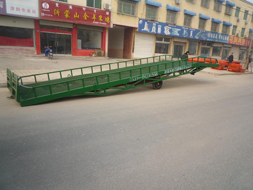 移動(dòng)式登車橋
