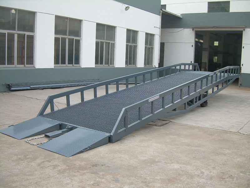 移動(dòng)式登車橋